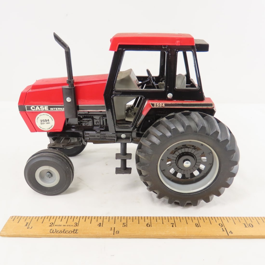 ERTL CASE Int'l 2594 & 3294 '85 Collector tractors - 2