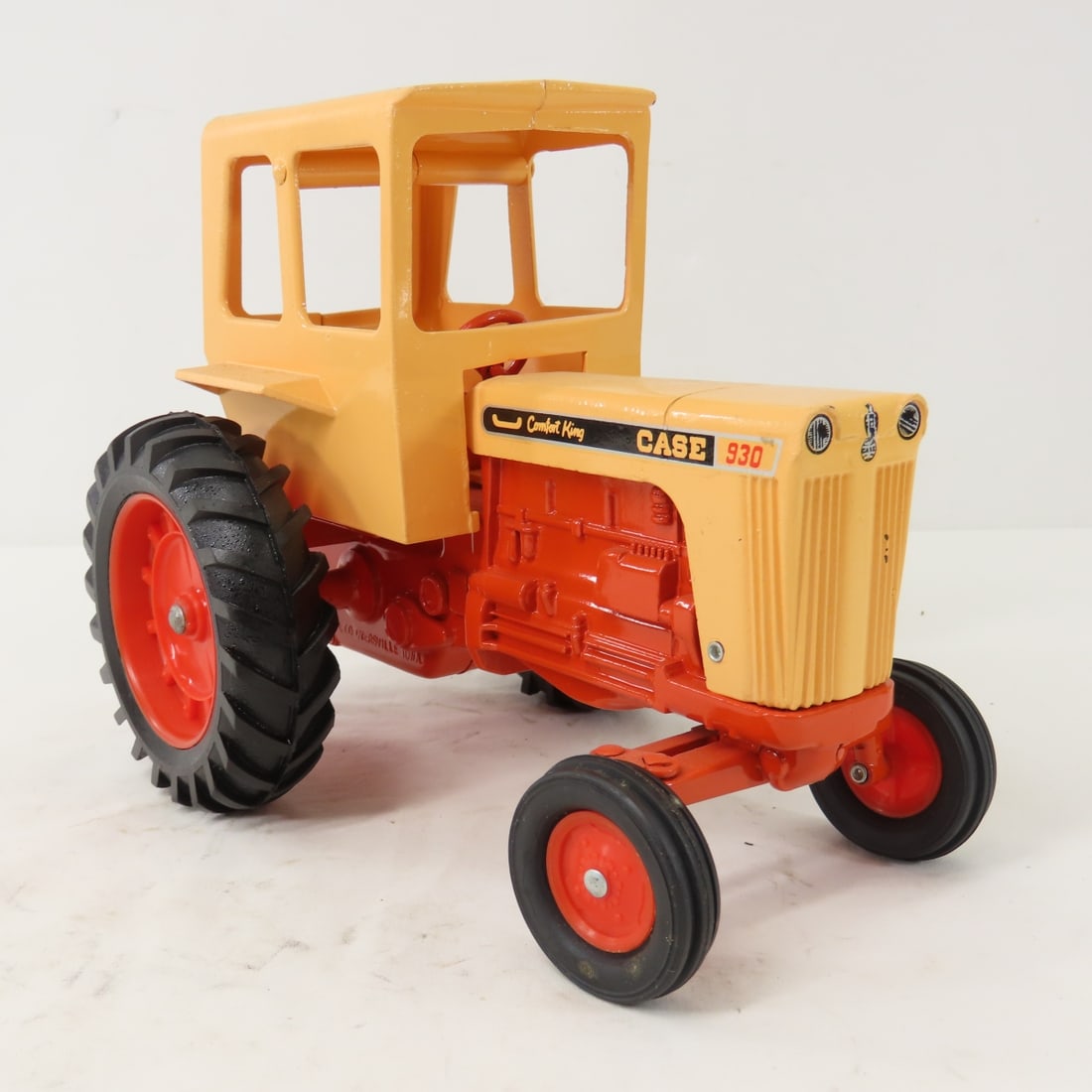 CASE 930 Comfort King Tractor with cab - 7