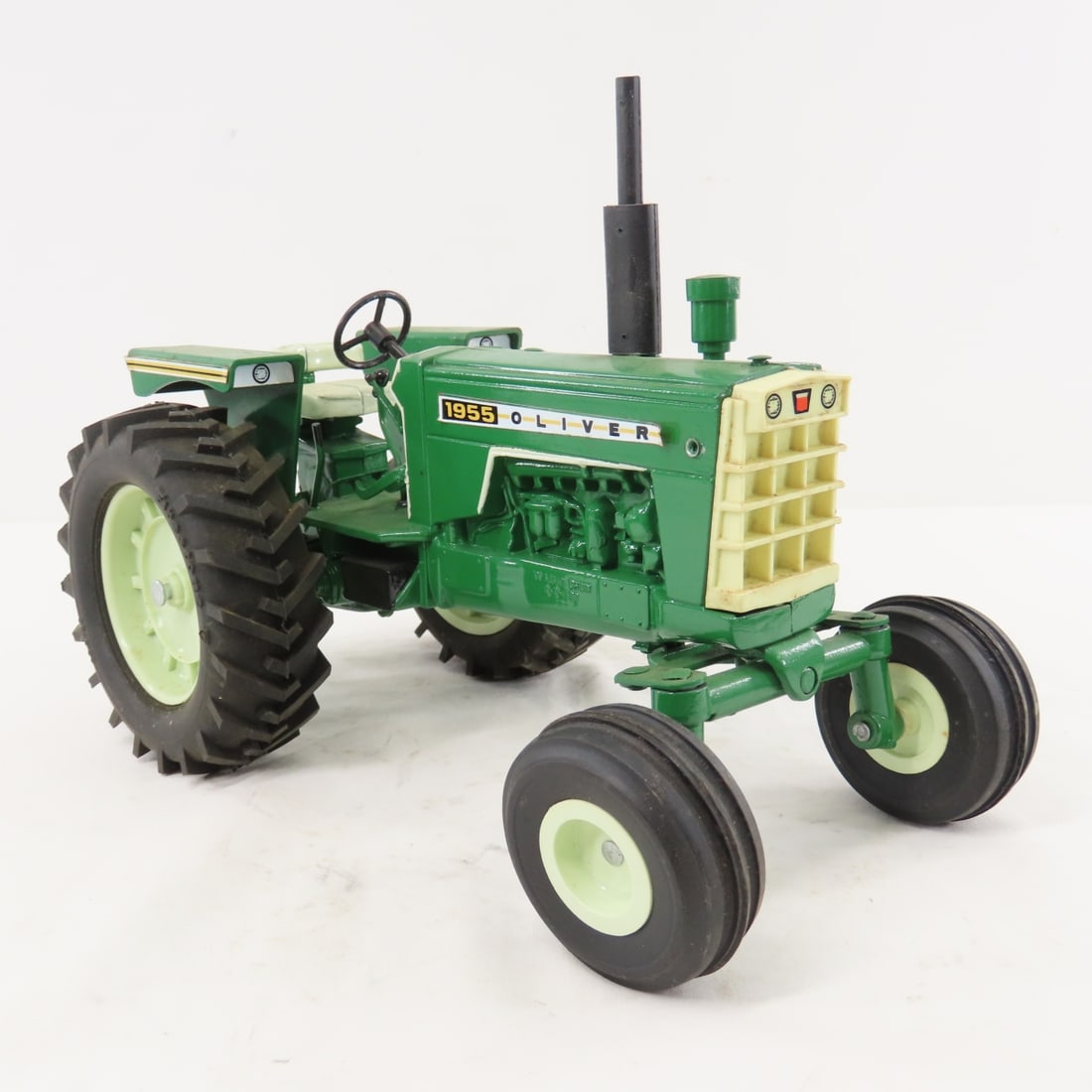 Scale Models Oliver 1955 Tractor 1988 Show - 7