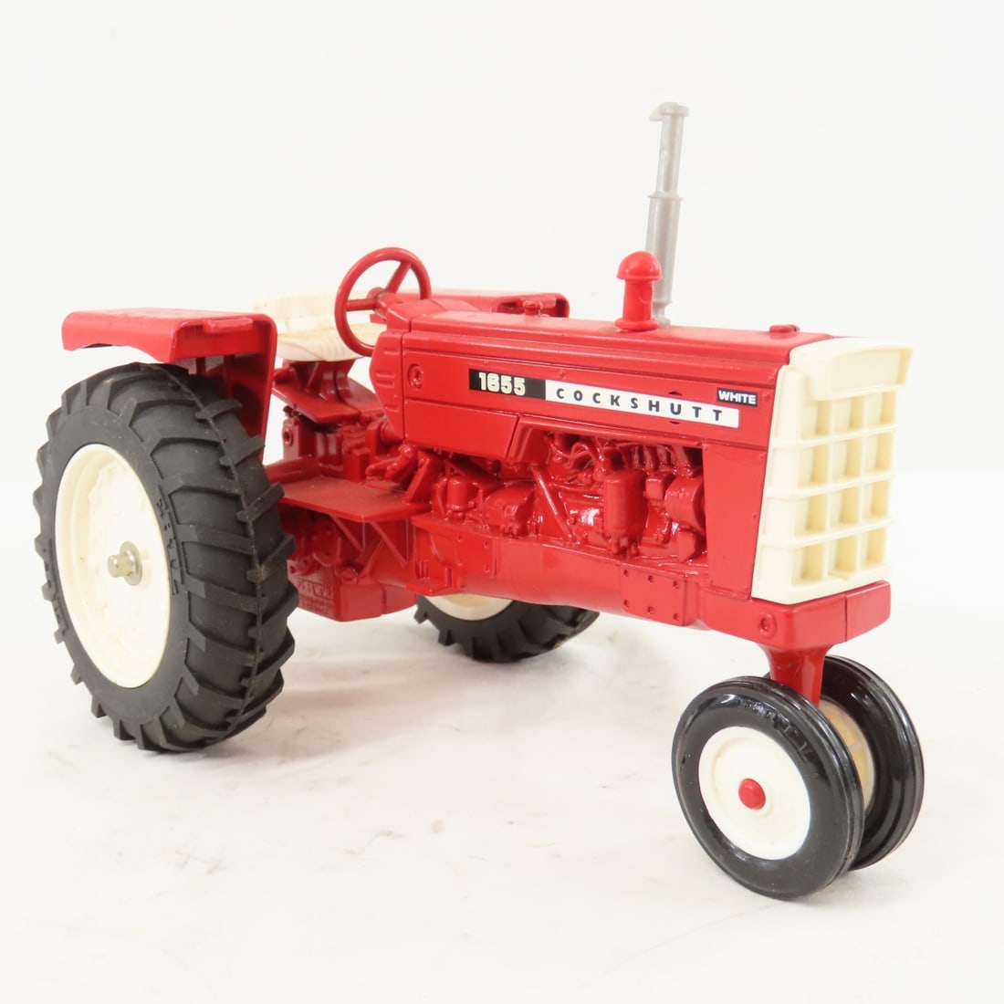 ERTL White Cockshutt 1655 1/16 Scale Tractor - 7