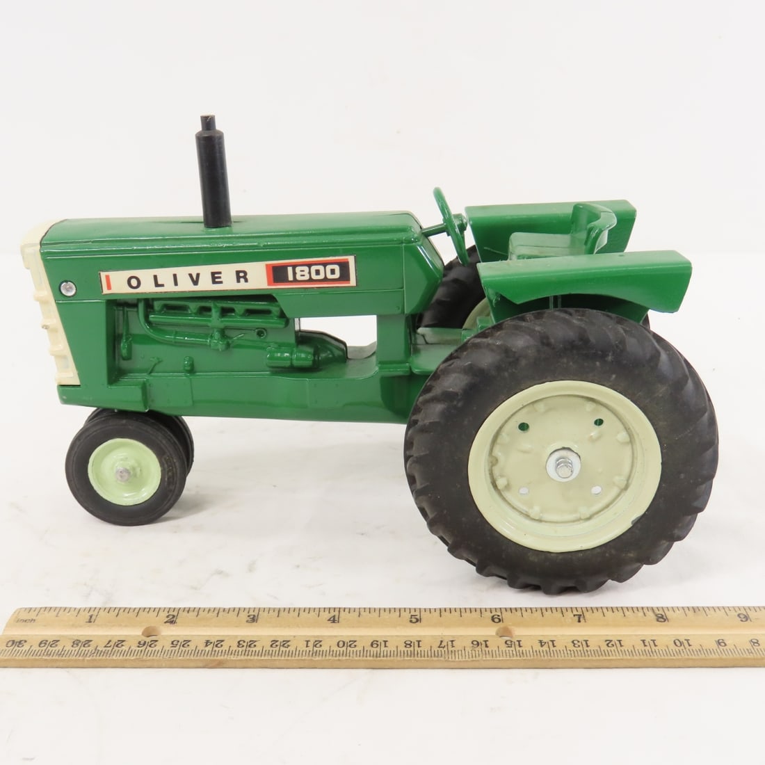 ERTL 1/16 Oliver 1800 Wide & Narrow Front Tractors - 2