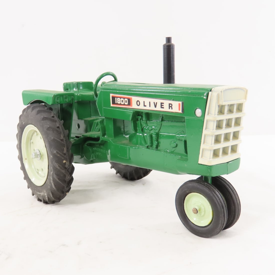 ERTL 1/16 Oliver 1800 Wide & Narrow Front Tractors - 7