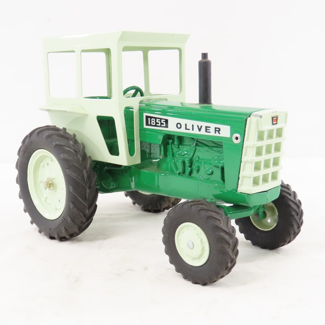 ERTL Oliver 1855 Tractor with cab 1/16 diecast - 7