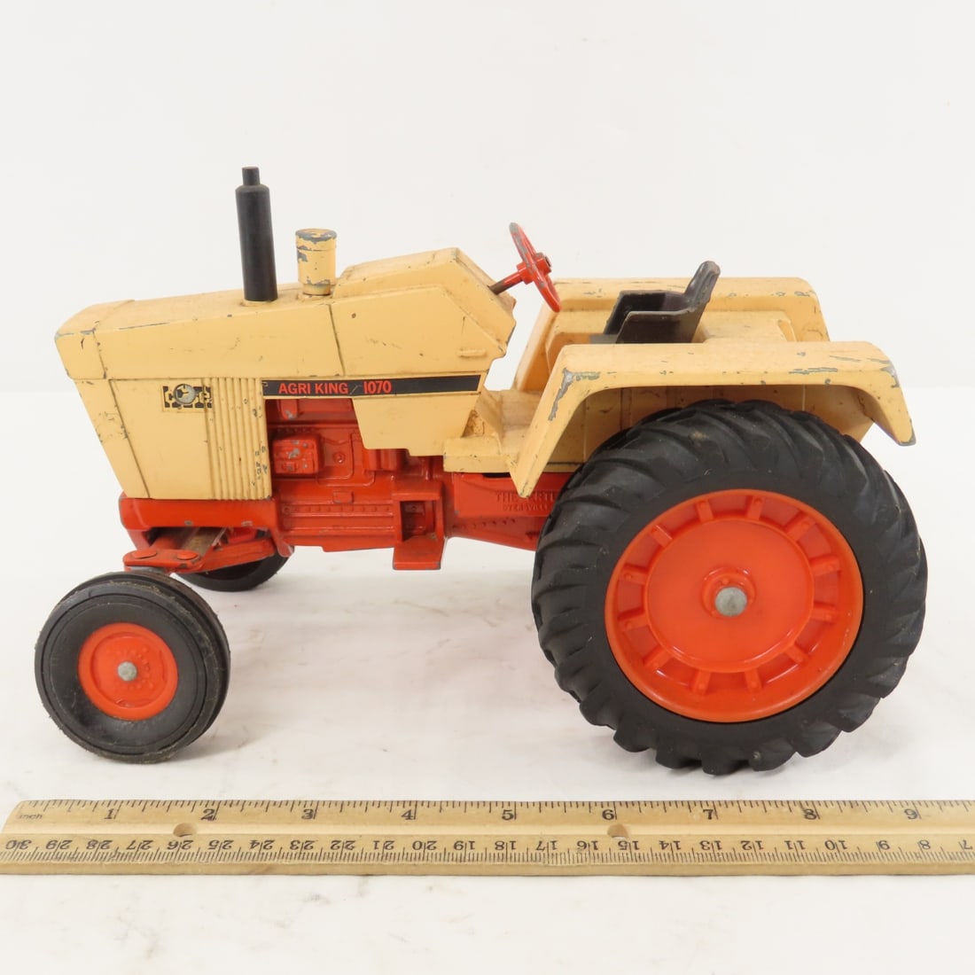 ERTL CASE Agri King 1070 Tractor 1/16 Scale - 2