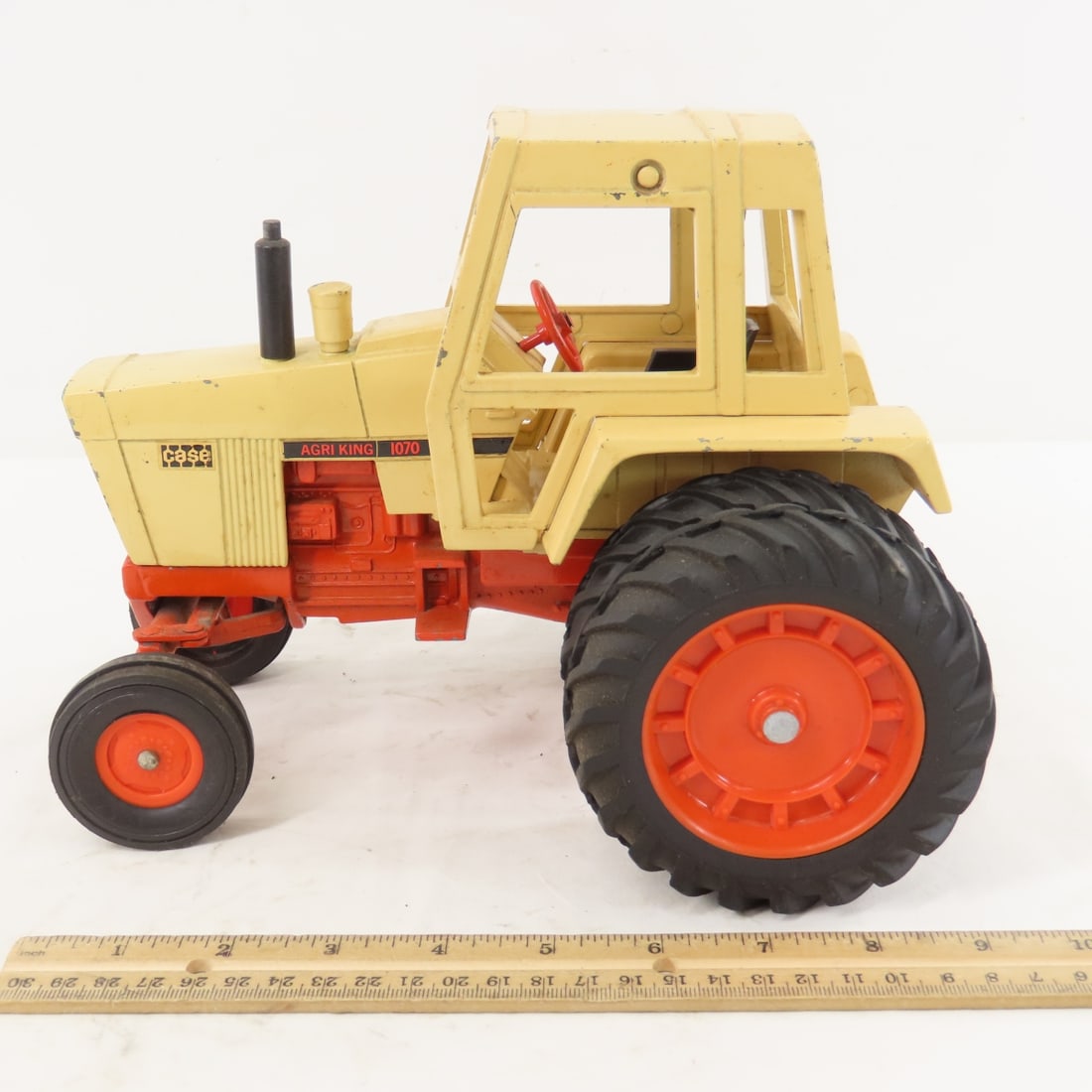 ERTL CASE Agri King 1070 Tractor with cab & duals - 2