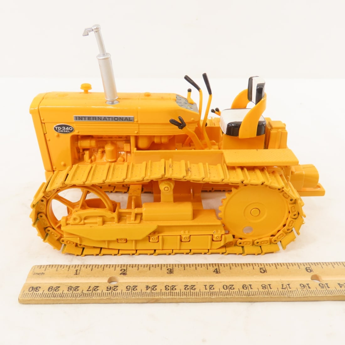 ERTL International TD-340 Crawler 1995 Toy Truck'n - 2