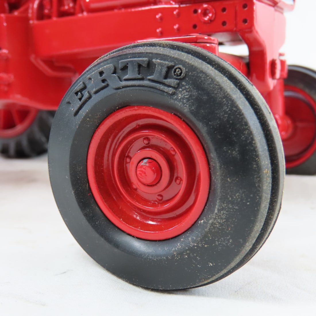 ERTL International 1566 Tractor Special Edition - 17
