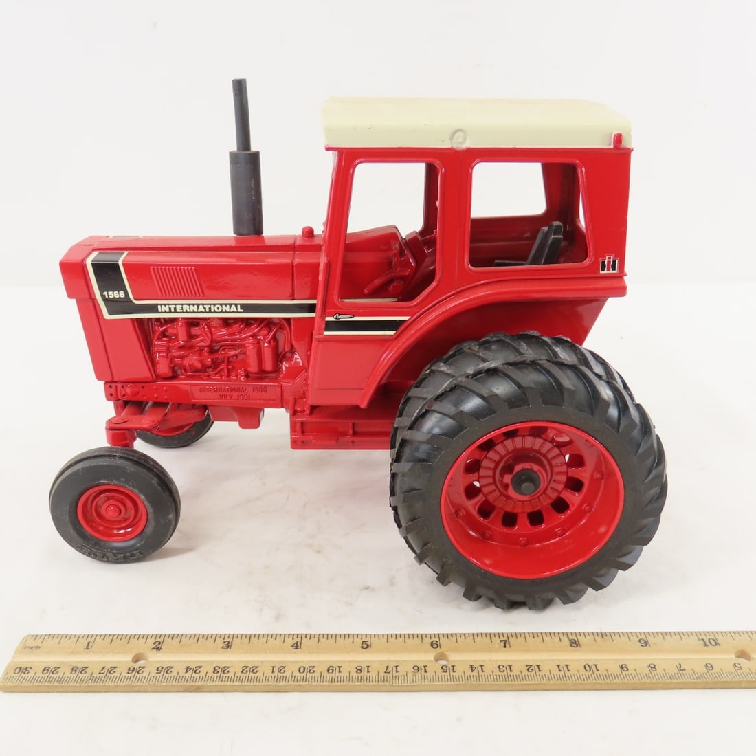ERTL International 1566 Tractor Special Edition - 2