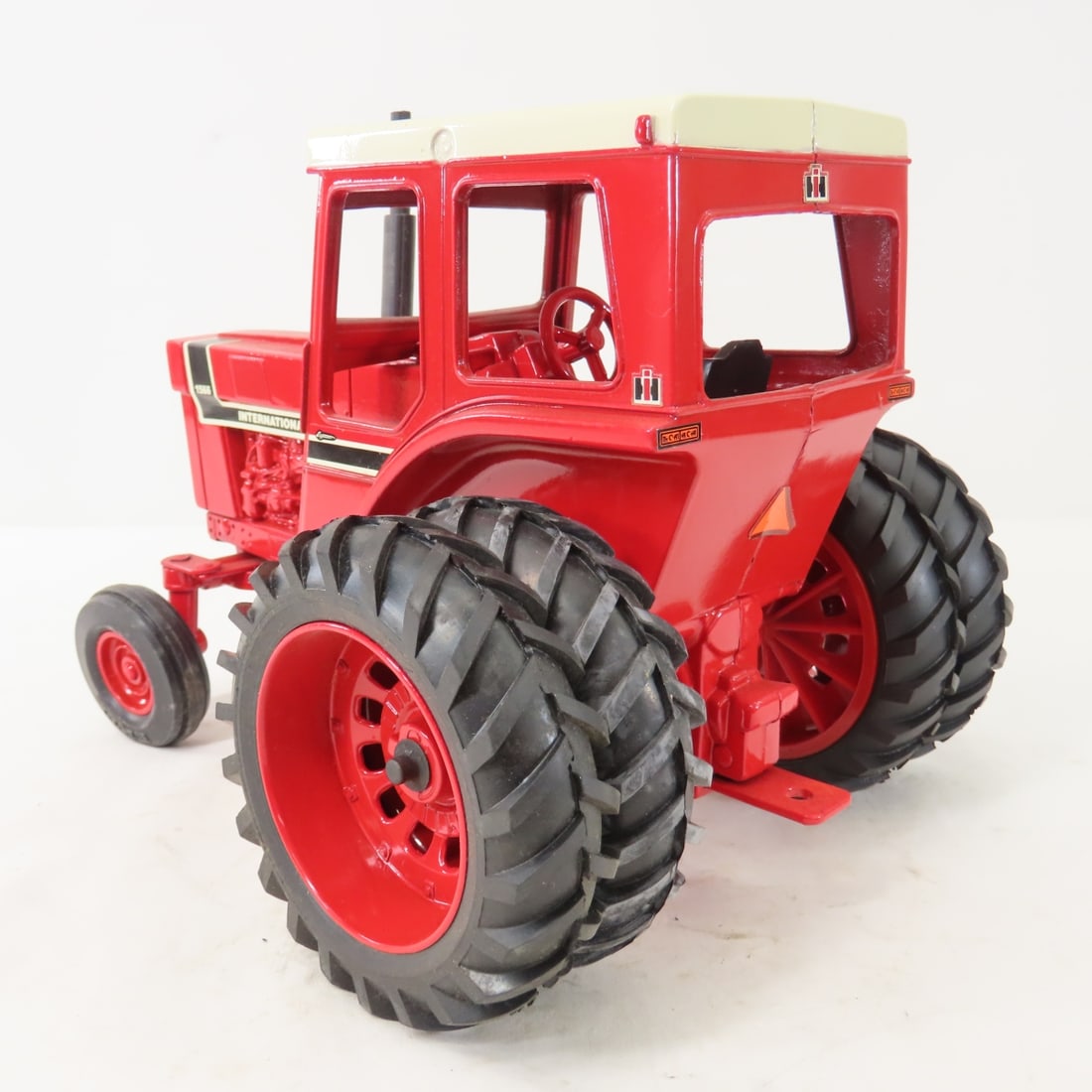 ERTL International 1566 Tractor Special Edition - 3