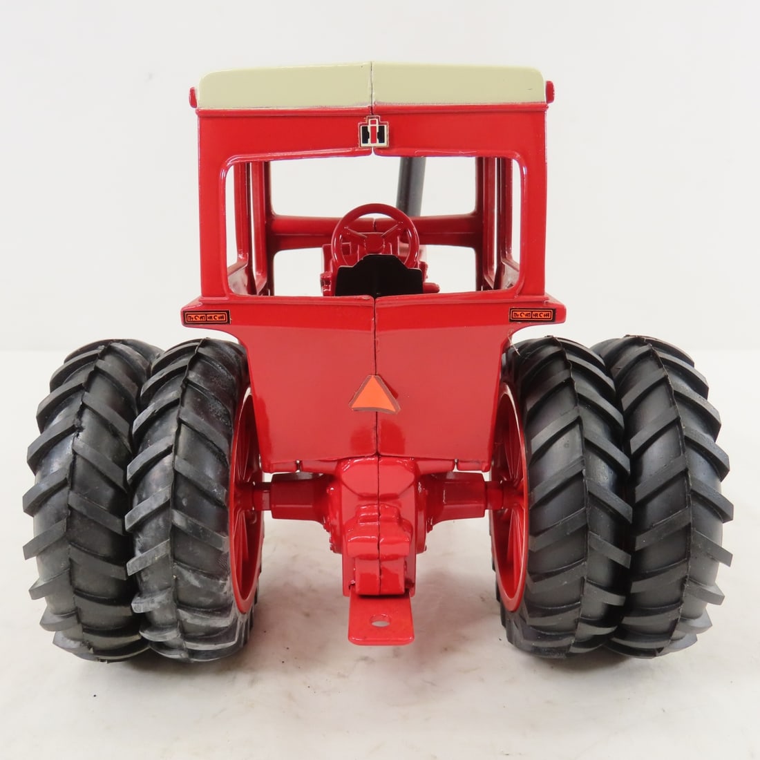 ERTL International 1566 Tractor Special Edition - 4