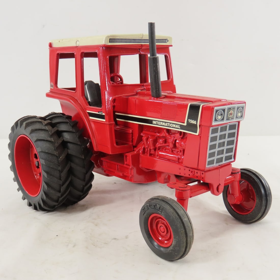 ERTL International 1566 Tractor Special Edition - 7