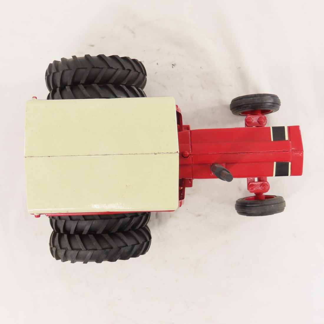 ERTL International 1566 Tractor Special Edition - 9