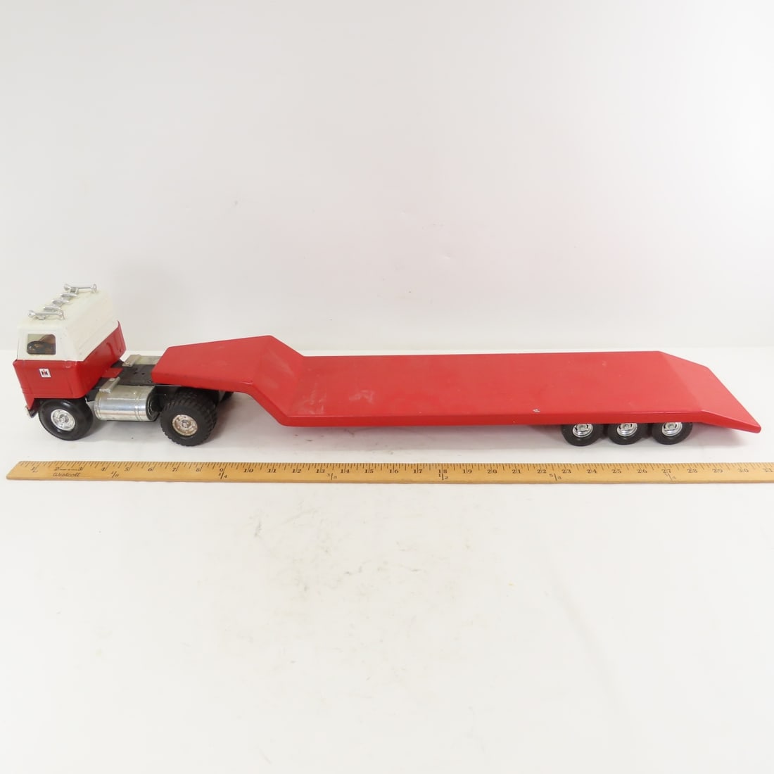 ERTL Custom IH Flatbed Semi & 2 Farmall Tractors - 2