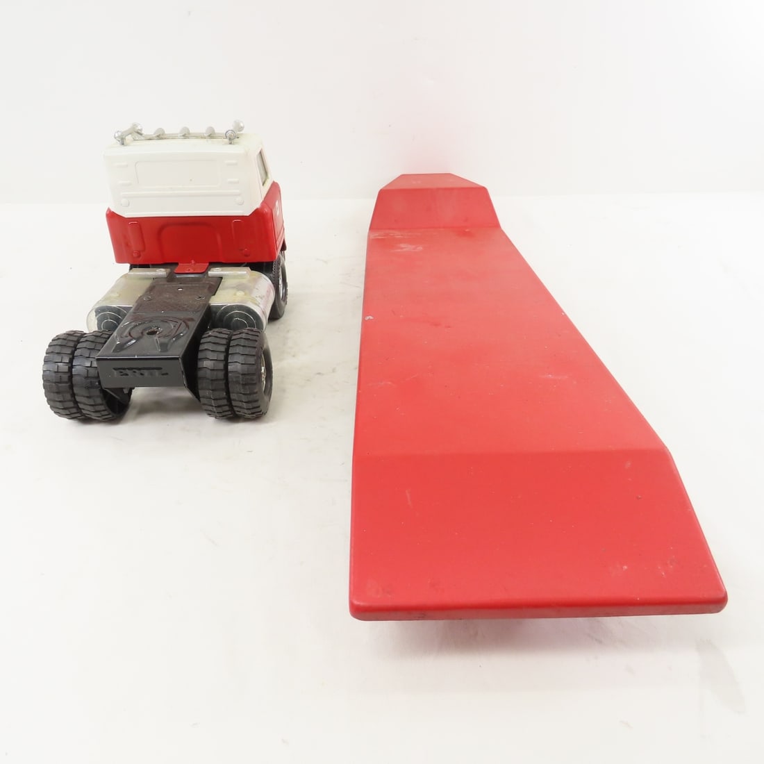 ERTL Custom IH Flatbed Semi & 2 Farmall Tractors - 3