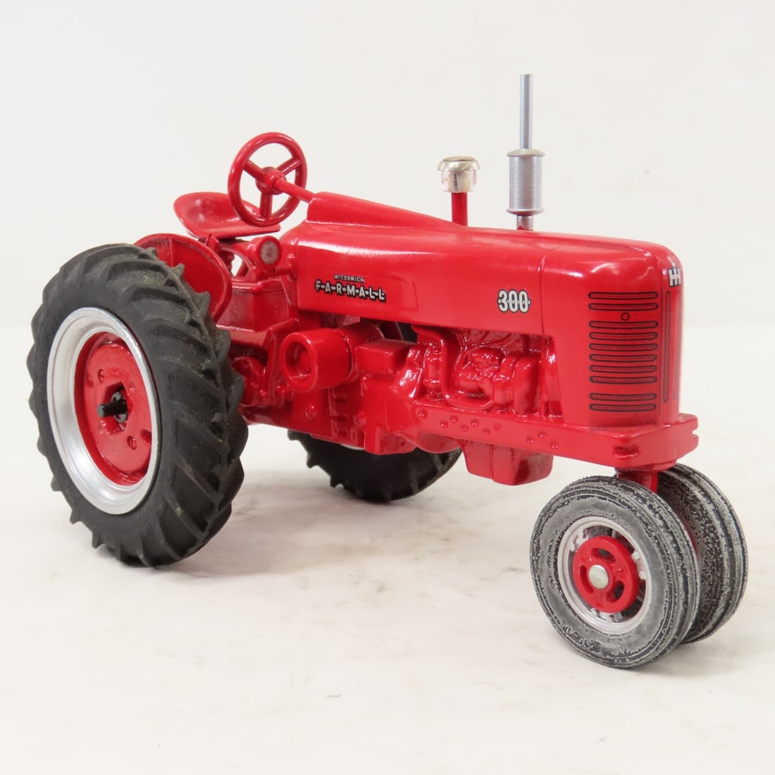 Pete Freiheit McCormick Farmall 300 Tractor - 7