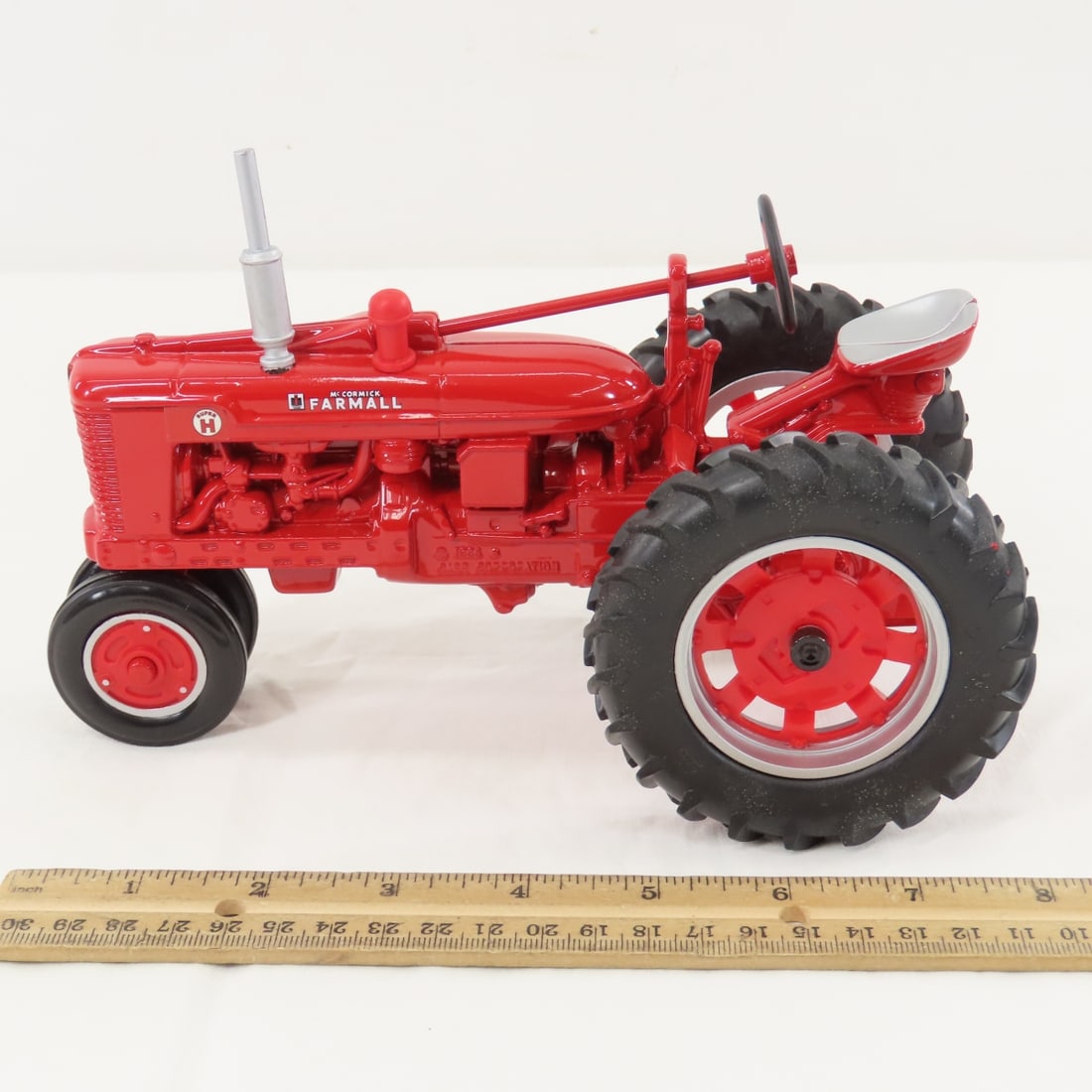 ERTL Farmall Super H 1988 CASE Corporation Tractor - 2