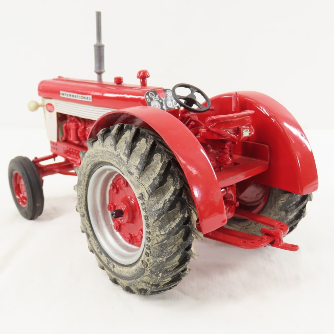 1989 Indiana Show International Model 560 Tractor - 3