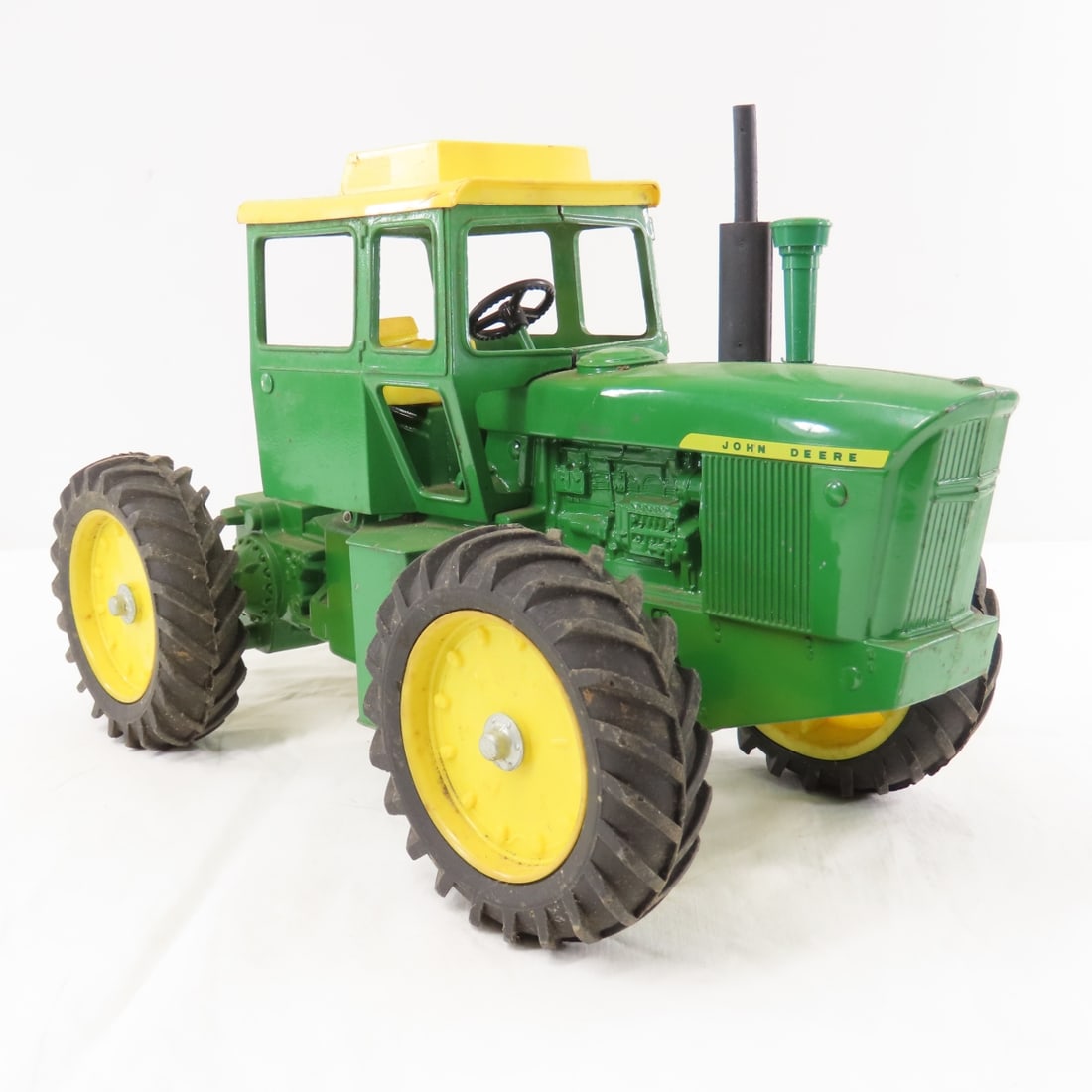 Vintage ERTL John Deere 7520 Tractor 1/16 - 7