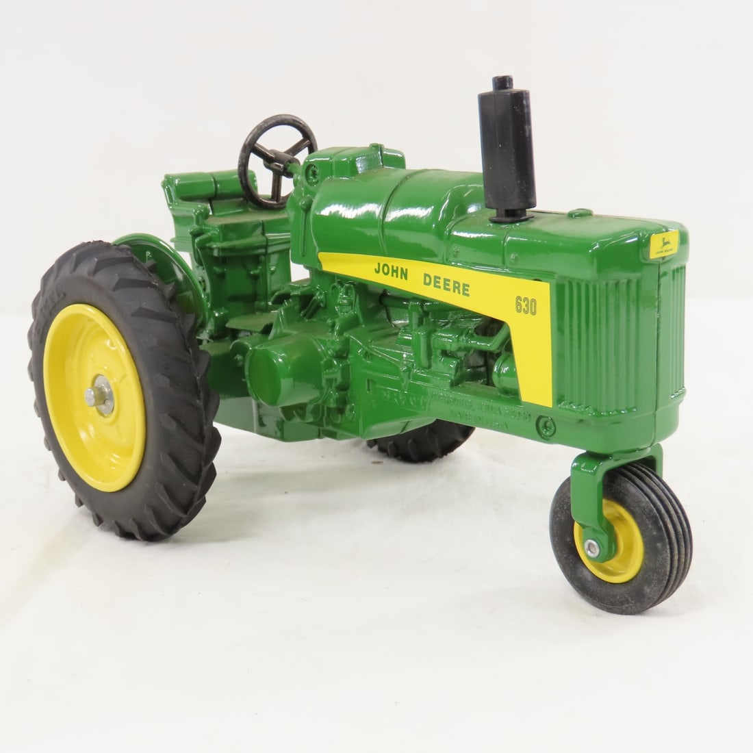 ERTL JD 1958 Model 630 LP Tractor with box - 7