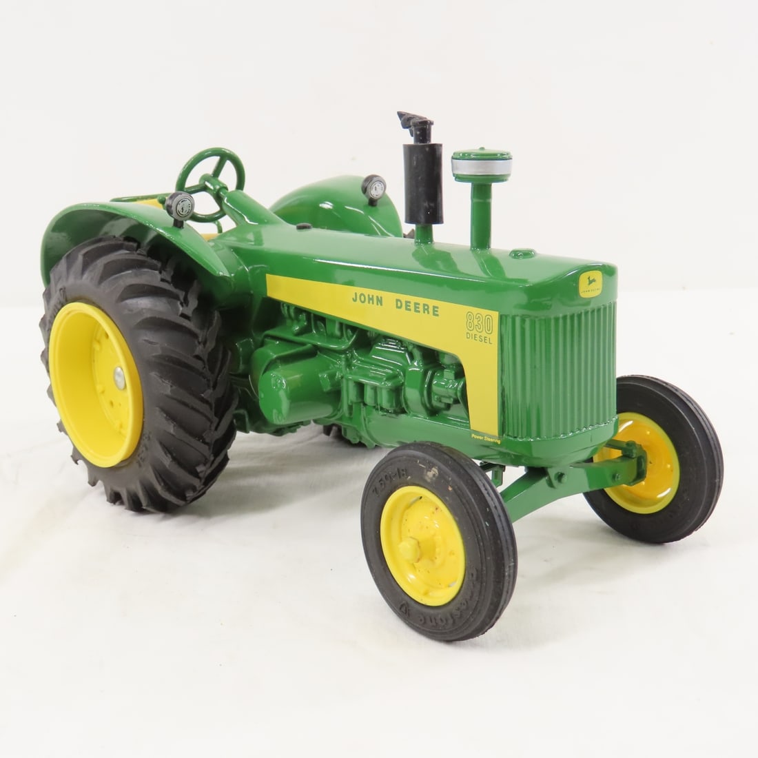 ERTL John Deere 830 Diesel Tractor 1/16 scale - 7