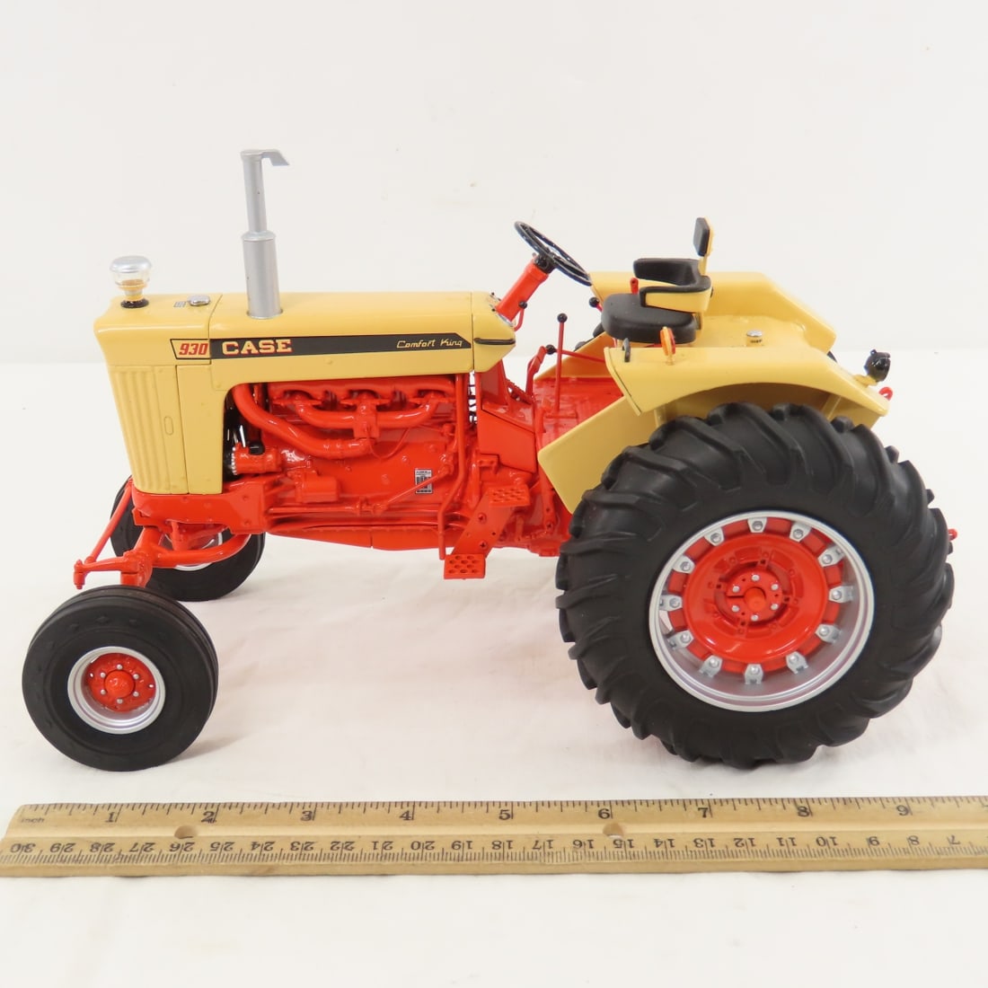 ERTL Precision CASE 930 Comfort King 1/16 Tractor - 2