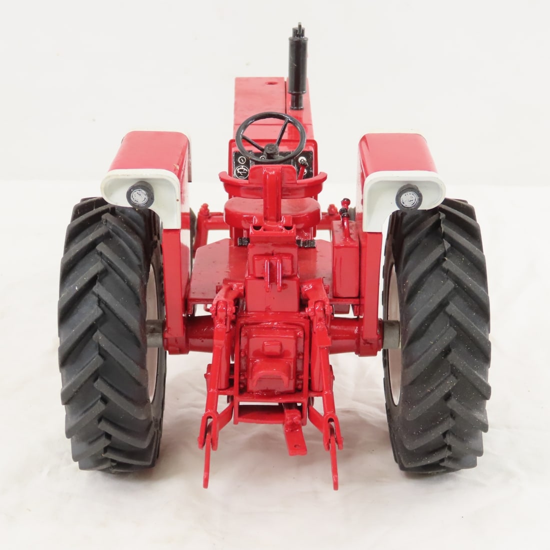 Gilbert Berg Custom White 1870 WF Row Crop Tractor - 4