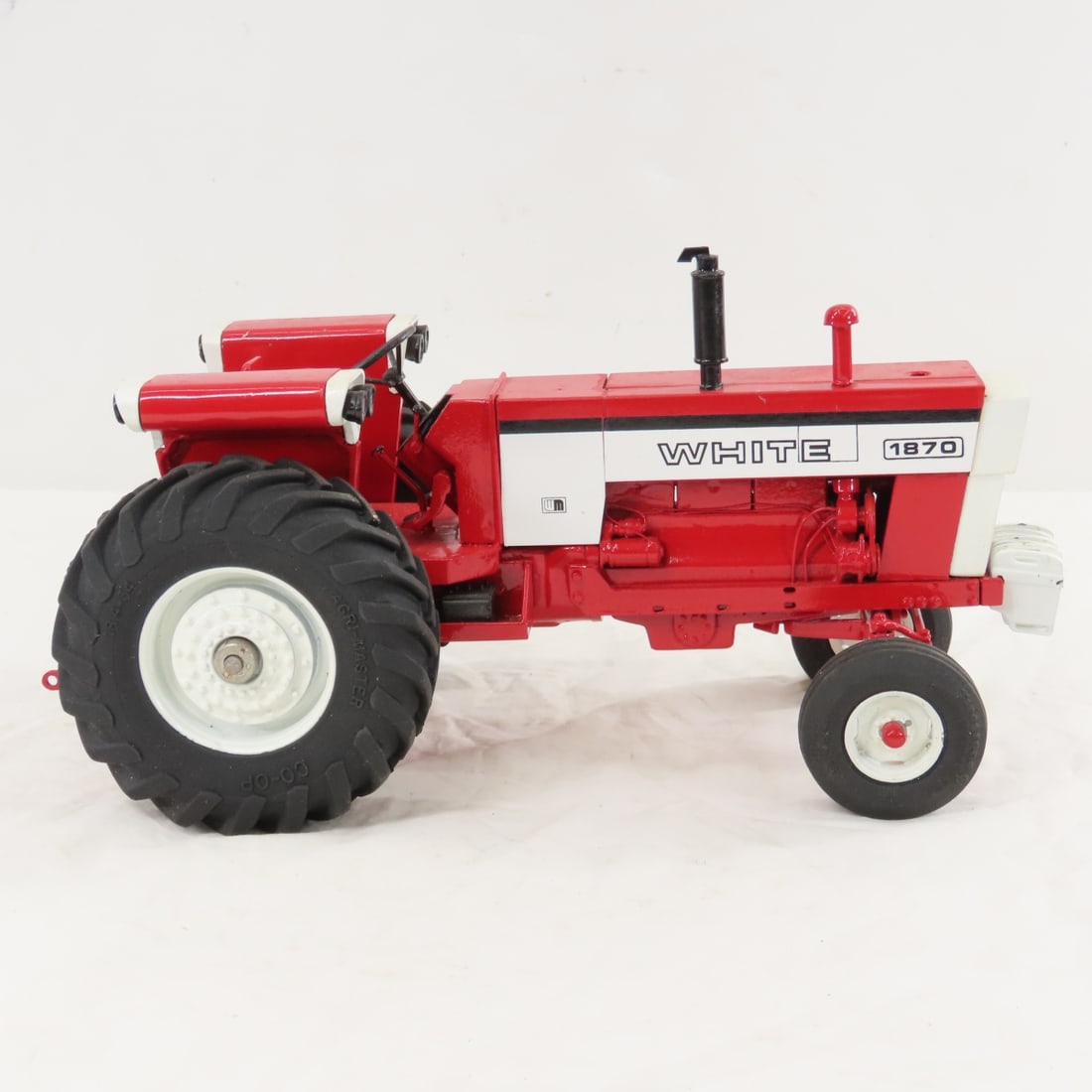 Gilbert Berg Custom White 1870 WF Row Crop Tractor - 6