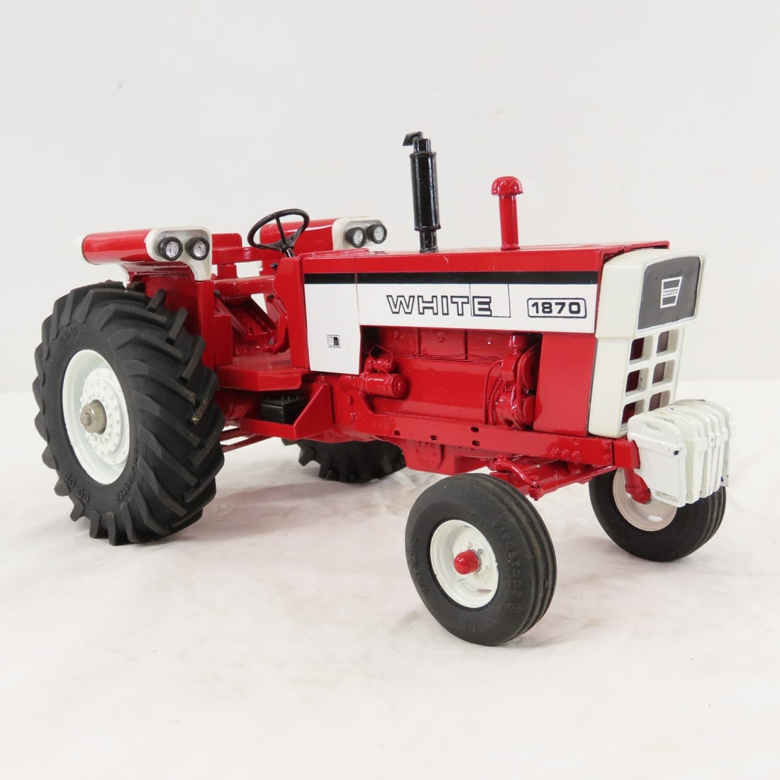 Gilbert Berg Custom White 1870 WF Row Crop Tractor - 7