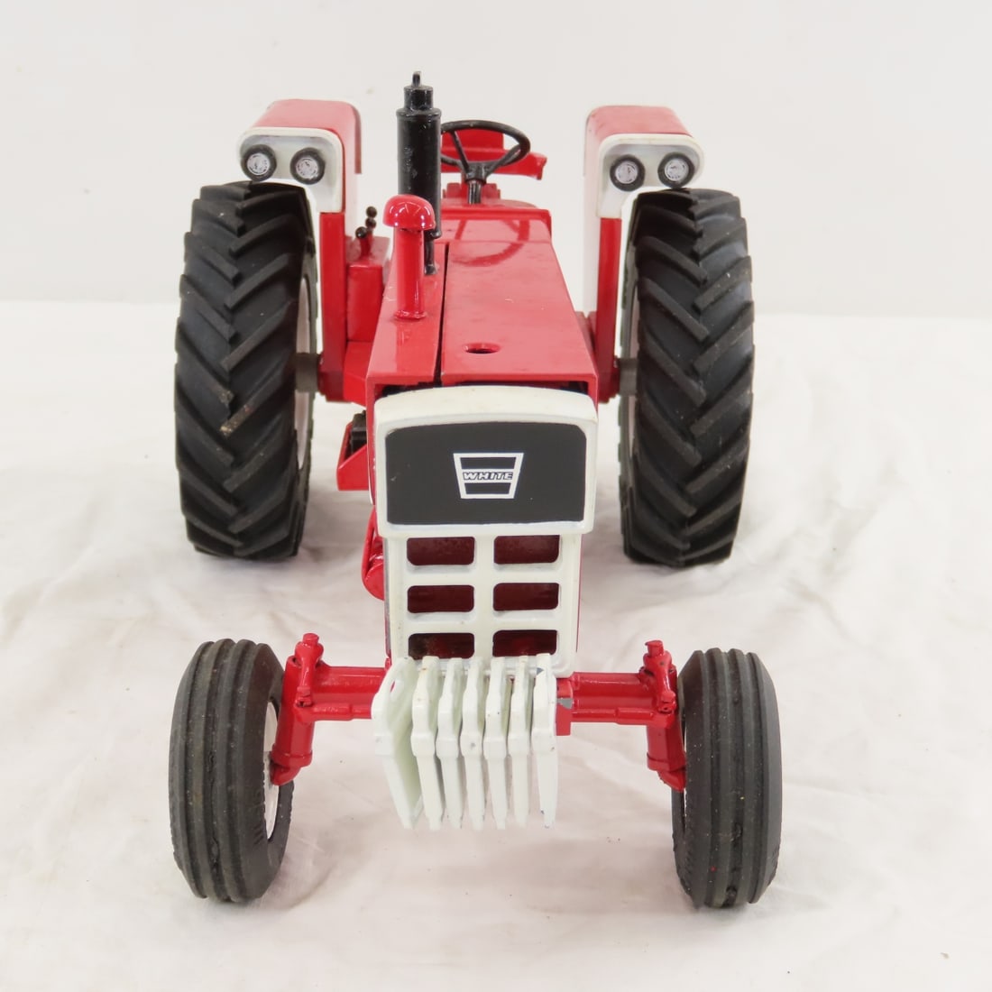Gilbert Berg Custom White 1870 WF Row Crop Tractor - 8