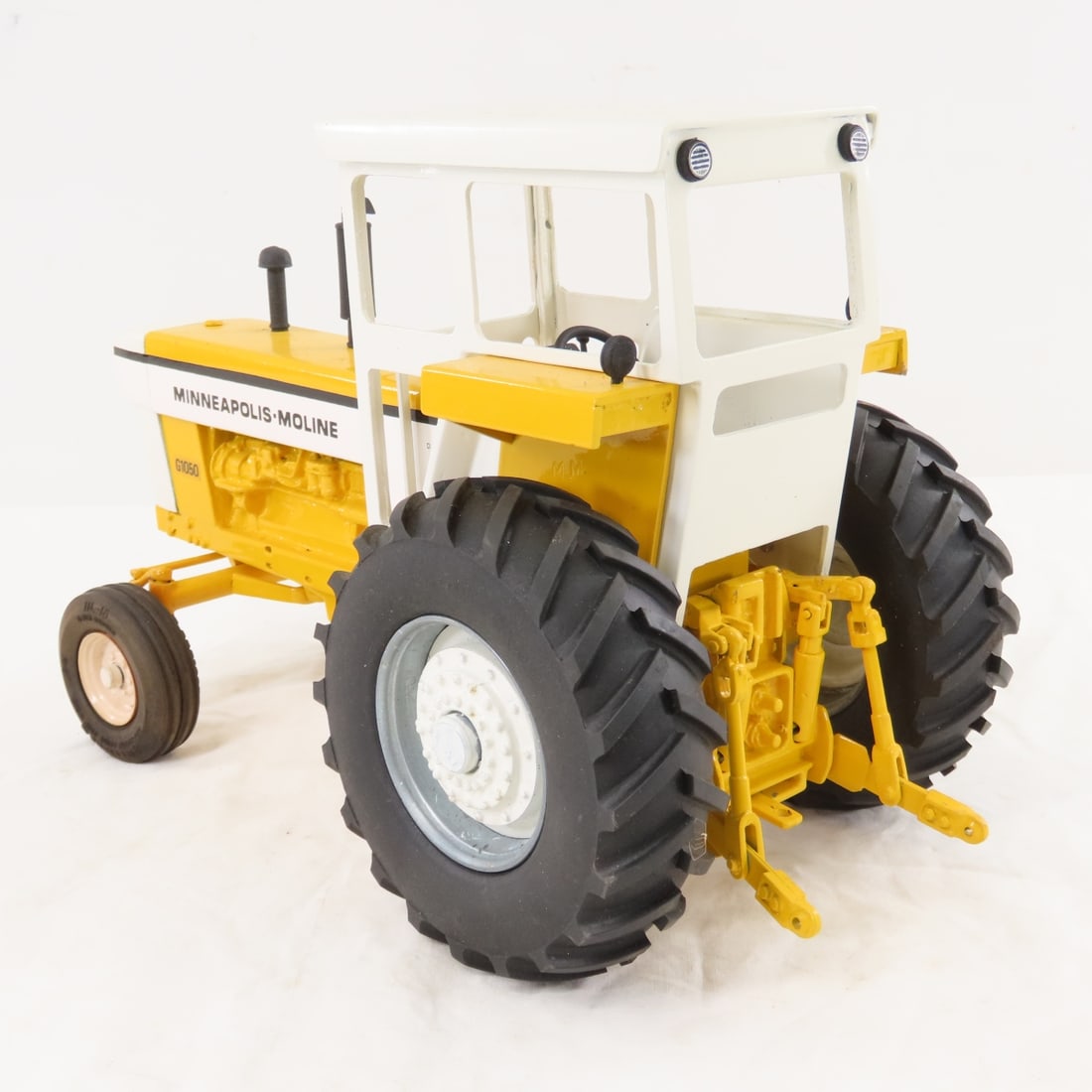 Gilbert Berg Custom M-M G1050 WF Row Crop Tractor - 3