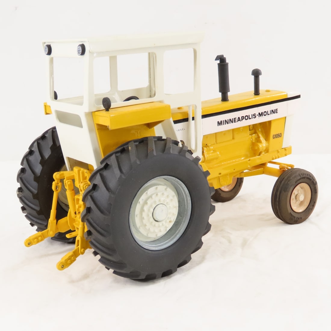 Gilbert Berg Custom M-M G1050 WF Row Crop Tractor - 5