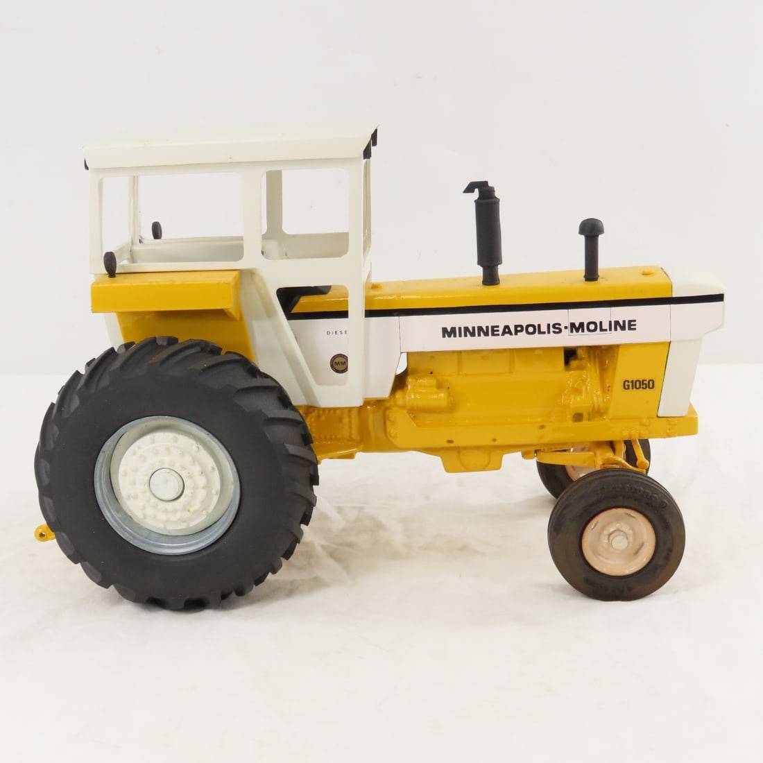 Gilbert Berg Custom M-M G1050 WF Row Crop Tractor - 6