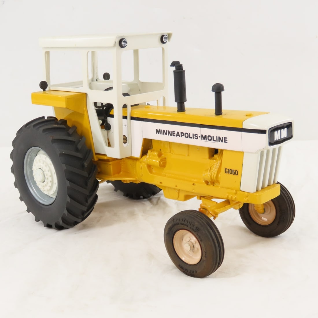 Gilbert Berg Custom M-M G1050 WF Row Crop Tractor - 7