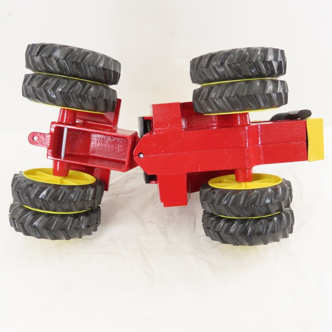 Scale Models Versatile 895 4WD Duals Tractor w/Cab - 10