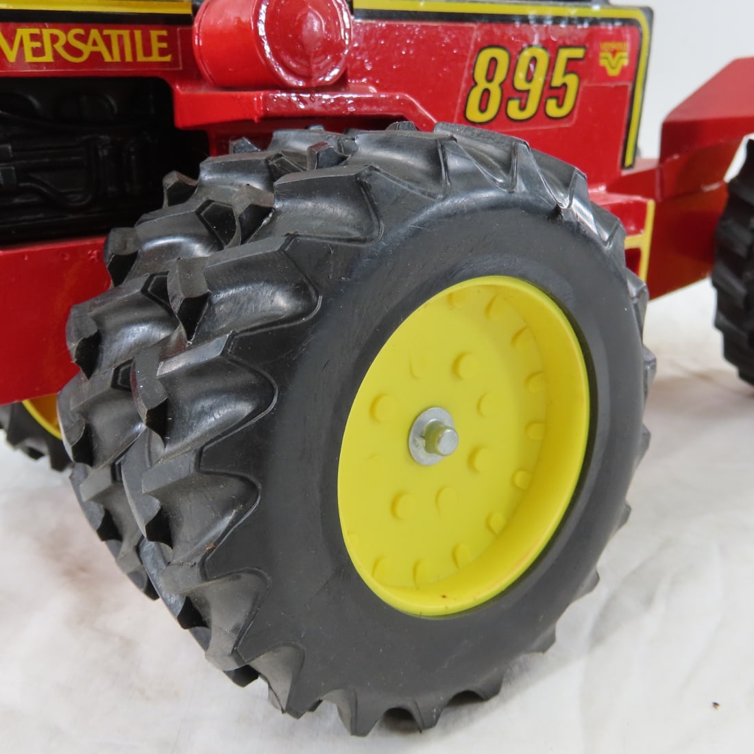 Scale Models Versatile 895 4WD Duals Tractor w/Cab - 15
