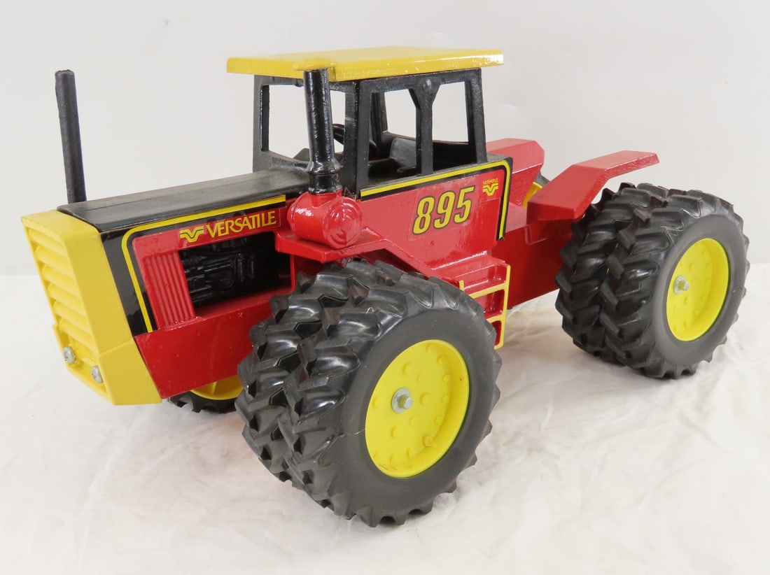 Scale Models Versatile 895 4WD Duals Tractor w/Cab (1 of 15)