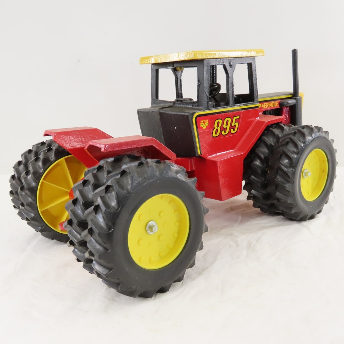 Scale Models Versatile 895 4WD Duals Tractor w/Cab - 5