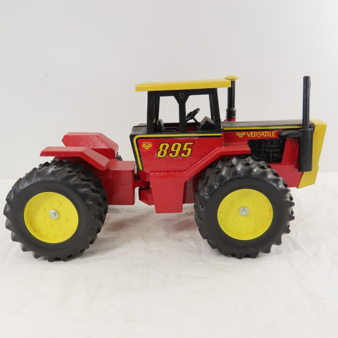 Scale Models Versatile 895 4WD Duals Tractor w/Cab - 6