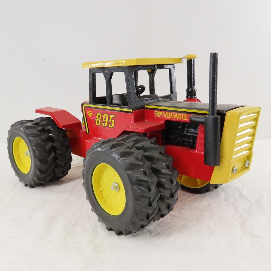 Scale Models Versatile 895 4WD Duals Tractor w/Cab - 7