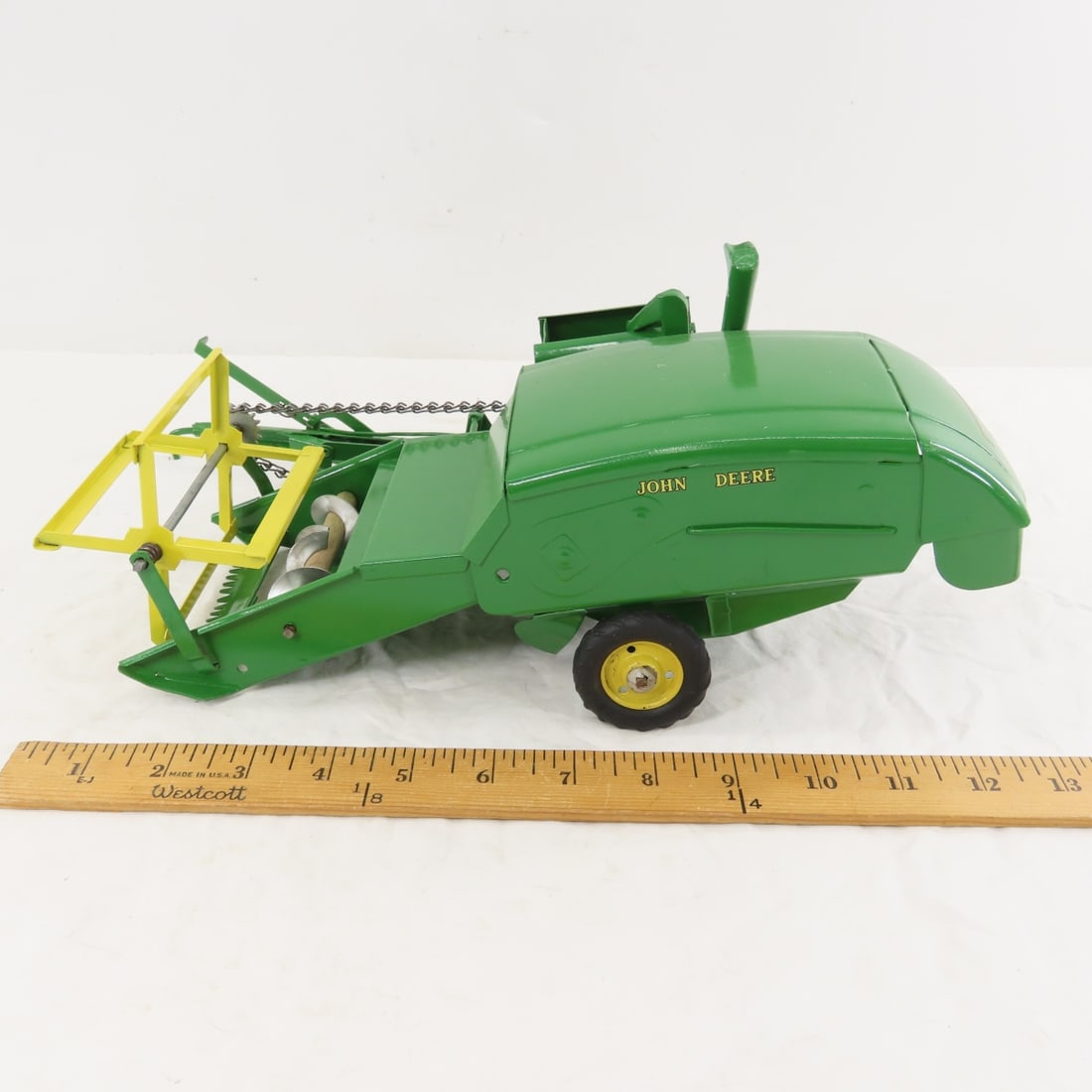 ESKA John Deere 30 Auger Combine 1/16 Diecast - 2