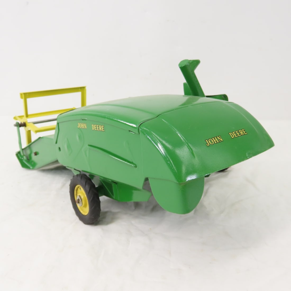 ESKA John Deere 30 Auger Combine 1/16 Diecast - 3
