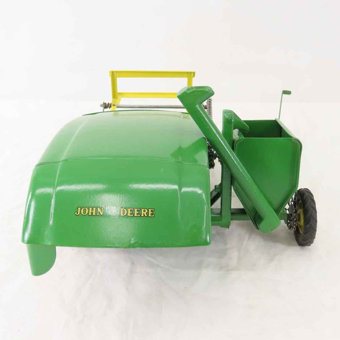 ESKA John Deere 30 Auger Combine 1/16 Diecast - 4