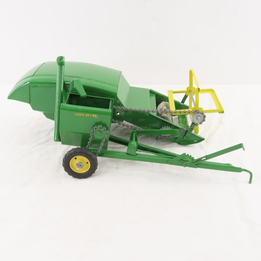 ESKA John Deere 30 Auger Combine 1/16 Diecast - 6