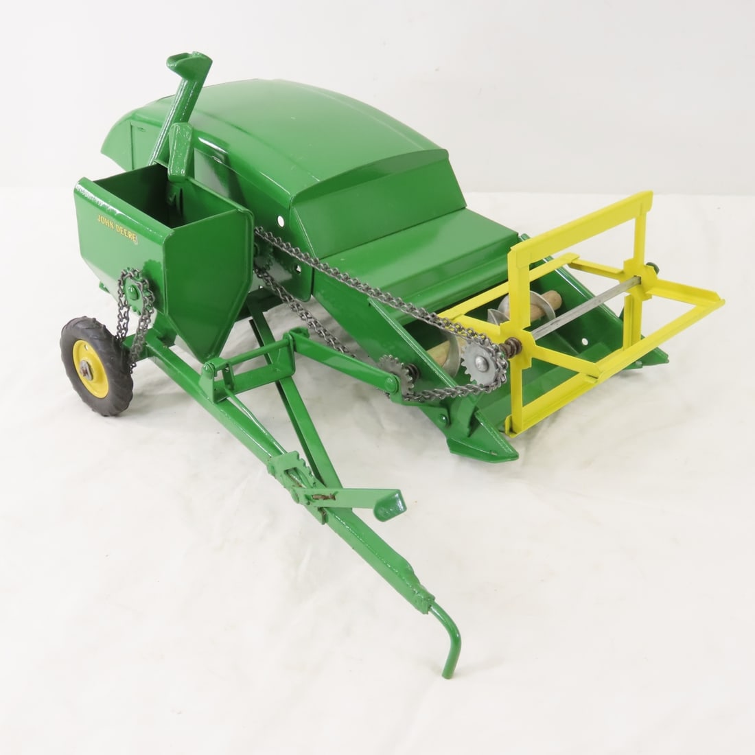 ESKA John Deere 30 Auger Combine 1/16 Diecast - 7
