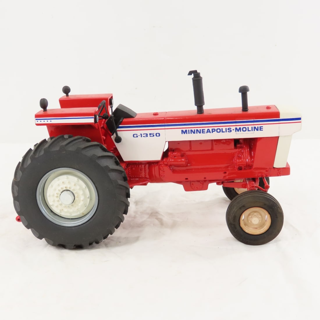 Gilbert Berg Custom M-M G1350 WF Tractor - 6