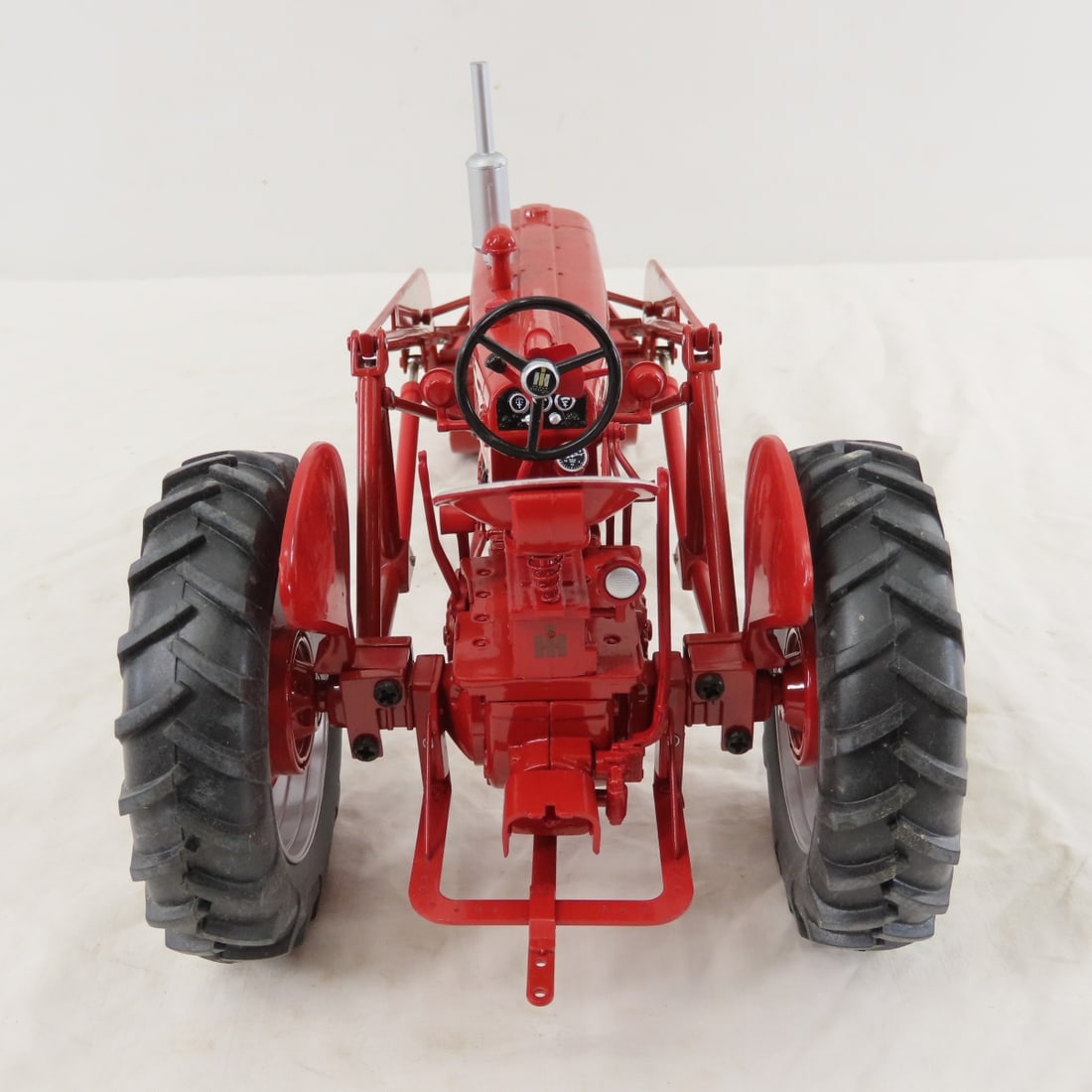 SpecCast IH Farmall 400 Tractor w/ 33A Loader - 4