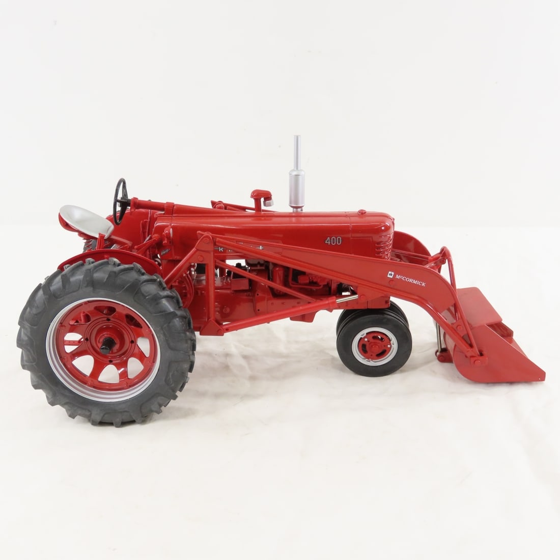 SpecCast IH Farmall 400 Tractor w/ 33A Loader - 6
