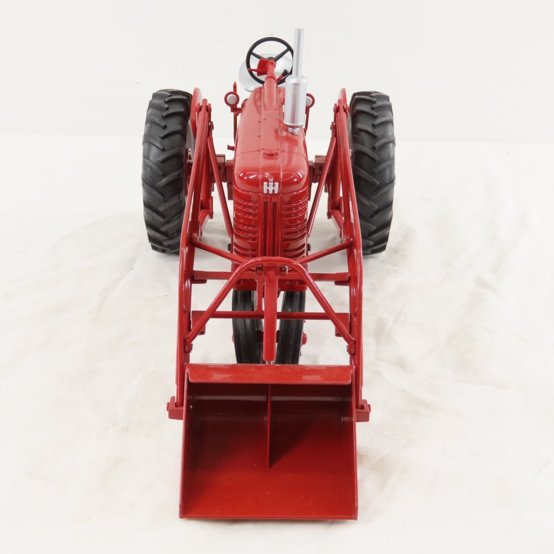 SpecCast IH Farmall 400 Tractor w/ 33A Loader - 8