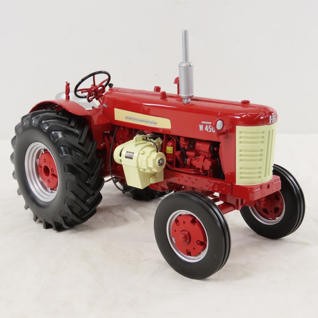 SpecCast IH International W450 Diesel WF Tractor - 7