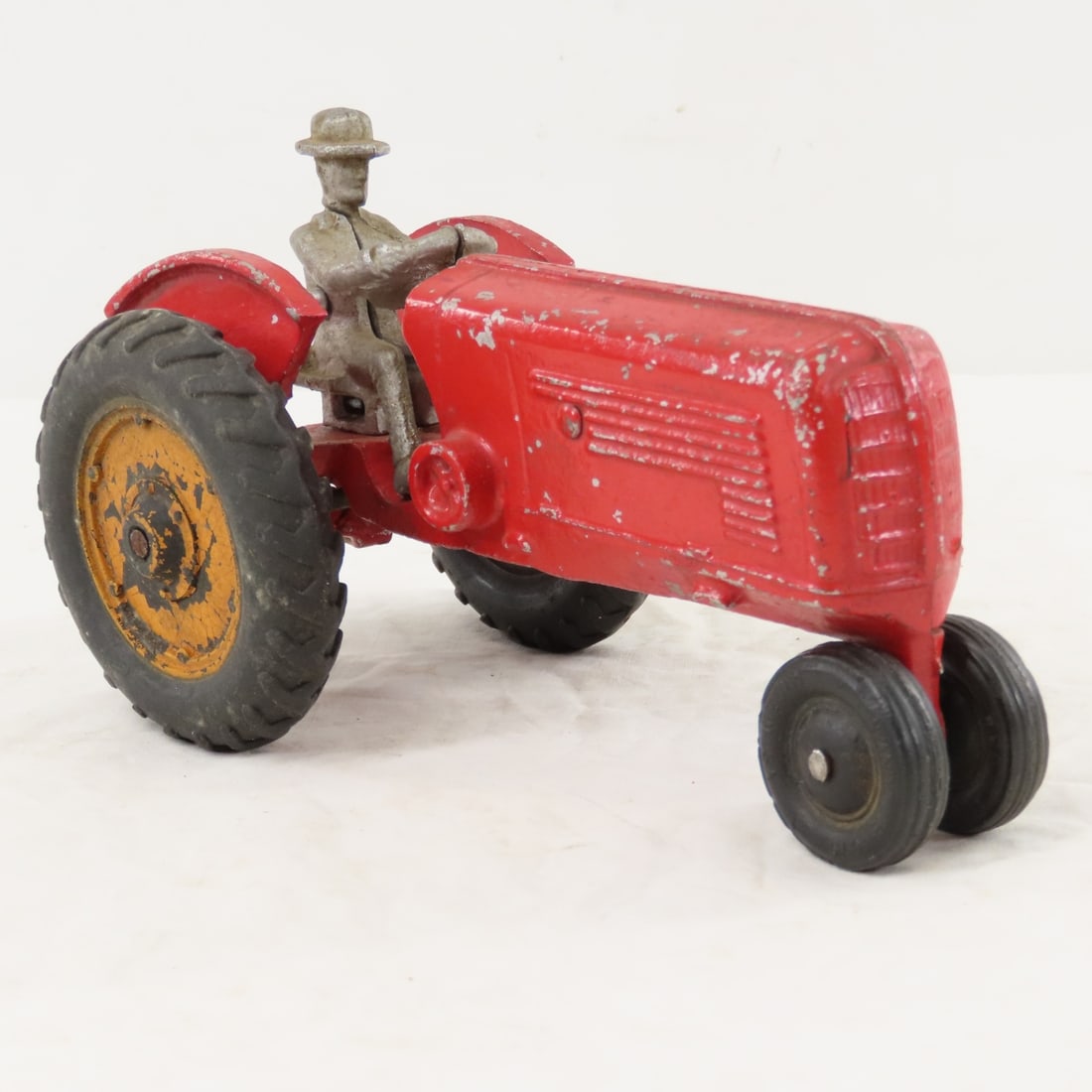 1930's Arcade Oliver Row Crop 70 Cast Iron Tractor - 7